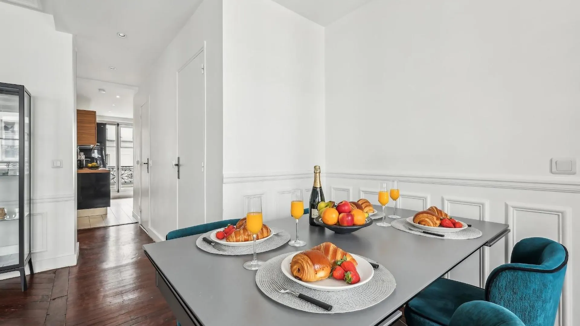 Bnbnova - 3Br - Champs Elysees - 3Br Париж 0*,  Франция